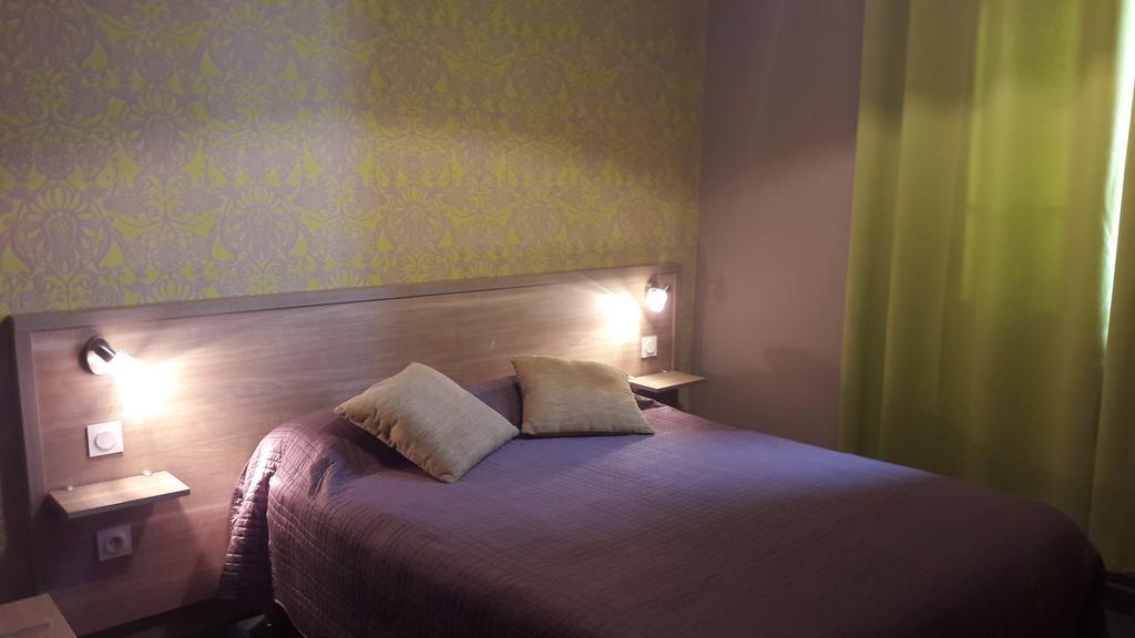 Logis Hotel Restaurant De La Poste Le Mele-sur-Sarthe Экстерьер фото