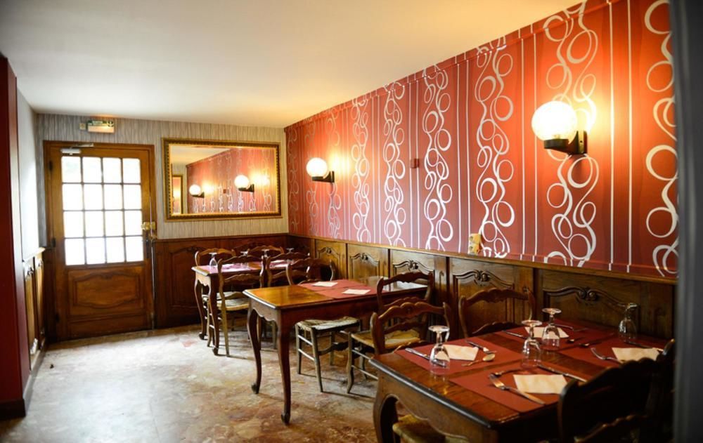 Logis Hotel Restaurant De La Poste Le Mele-sur-Sarthe Экстерьер фото