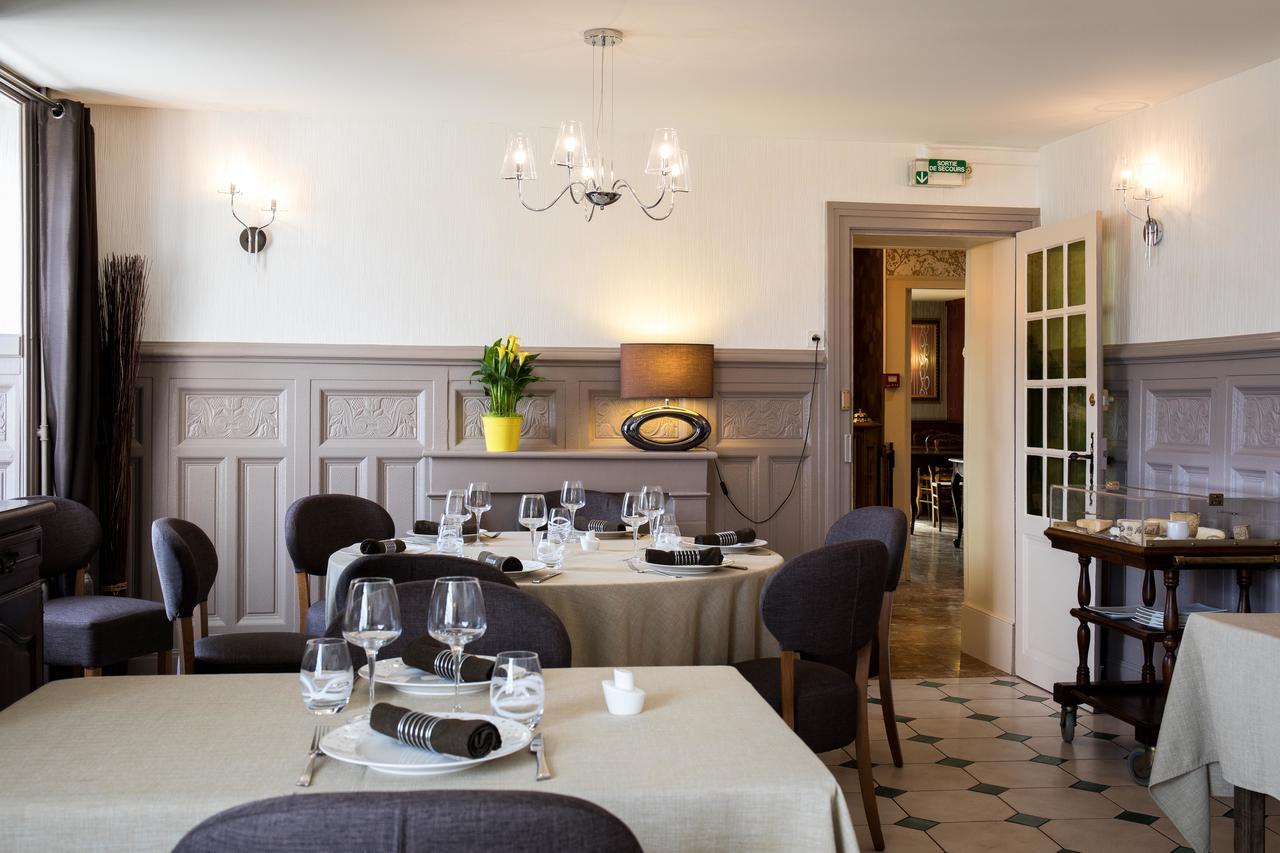 Logis Hotel Restaurant De La Poste Le Mele-sur-Sarthe Экстерьер фото