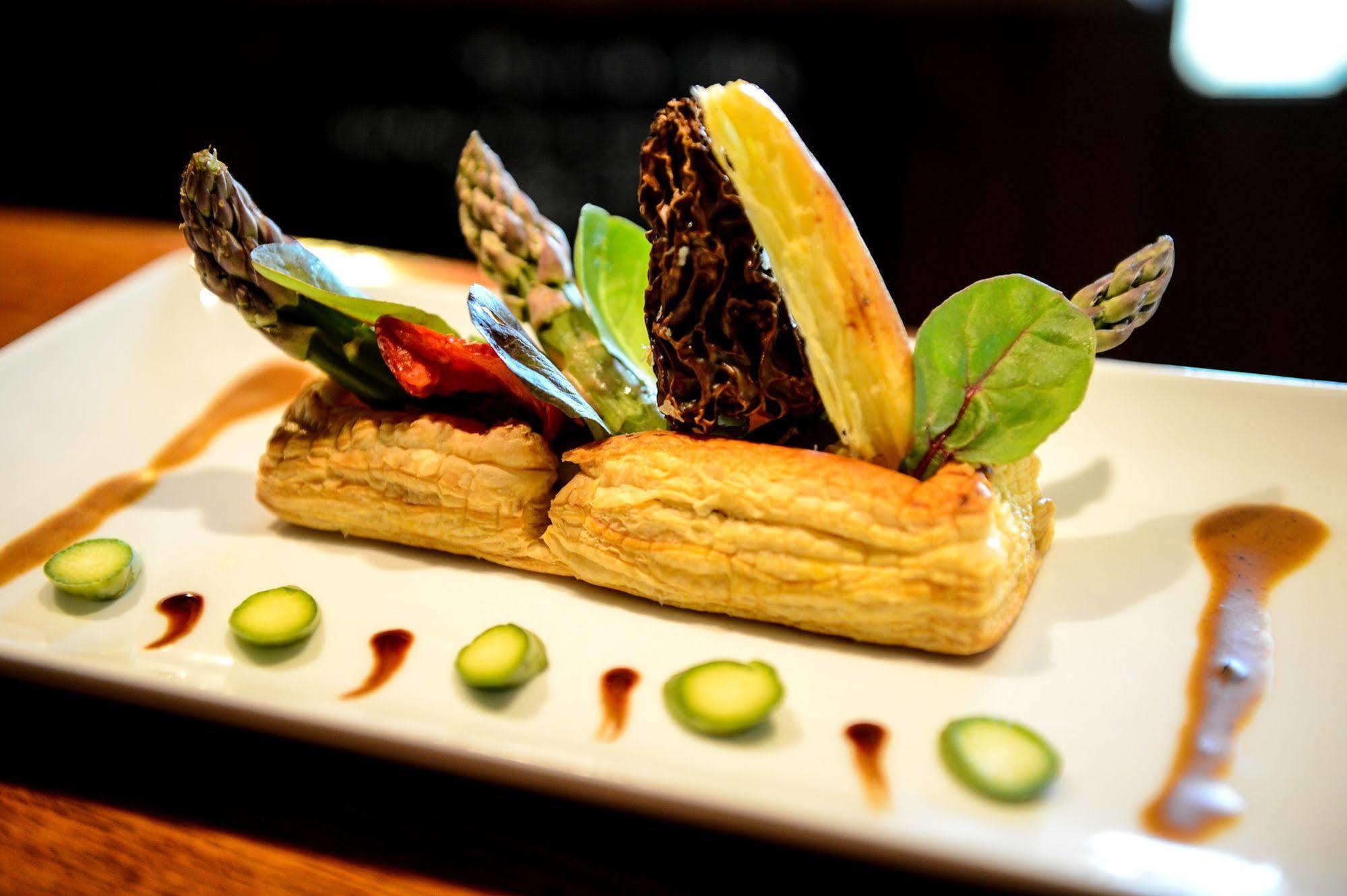 Logis Hotel Restaurant De La Poste Le Mele-sur-Sarthe Экстерьер фото