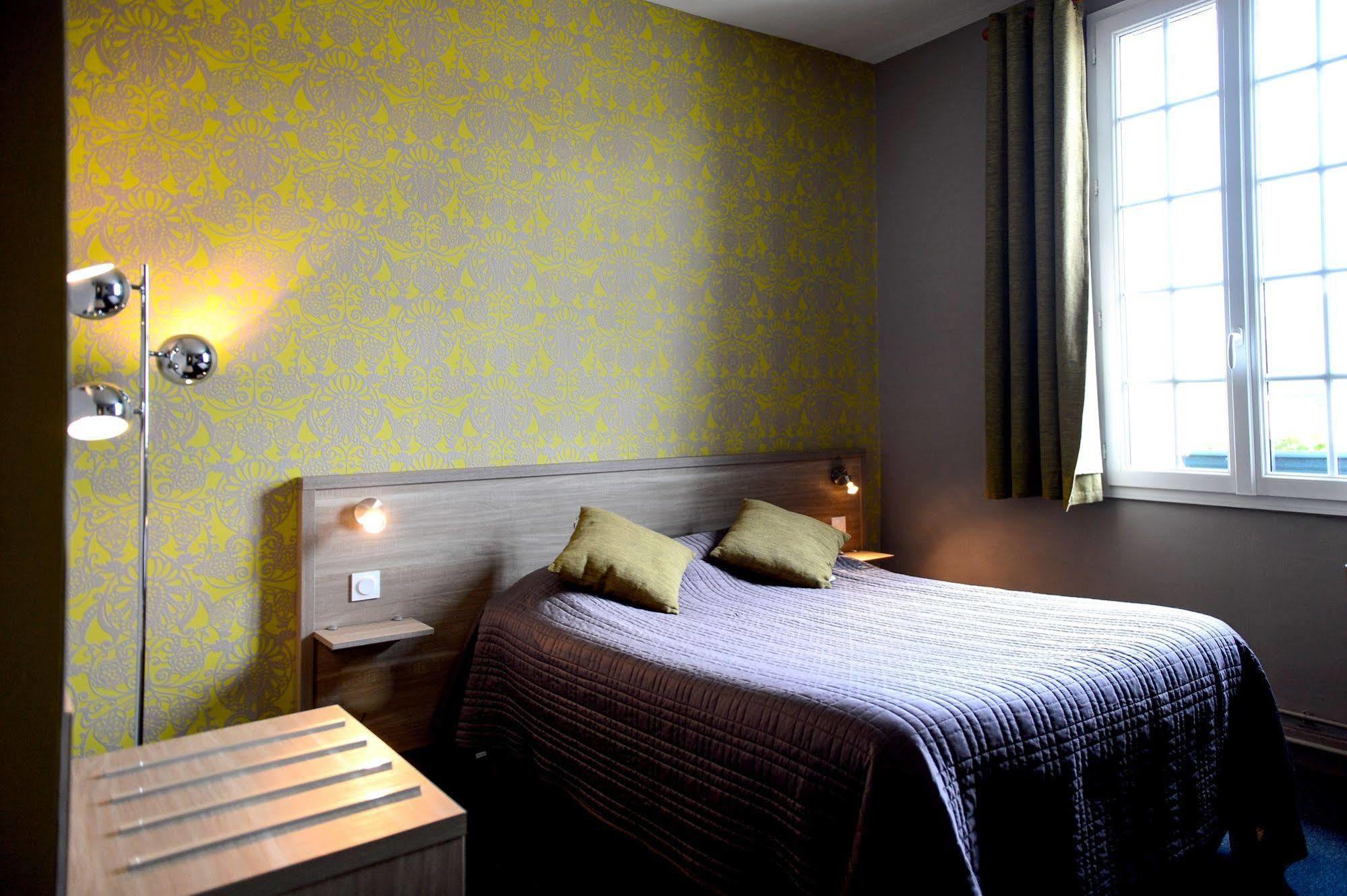 Logis Hotel Restaurant De La Poste Le Mele-sur-Sarthe Экстерьер фото