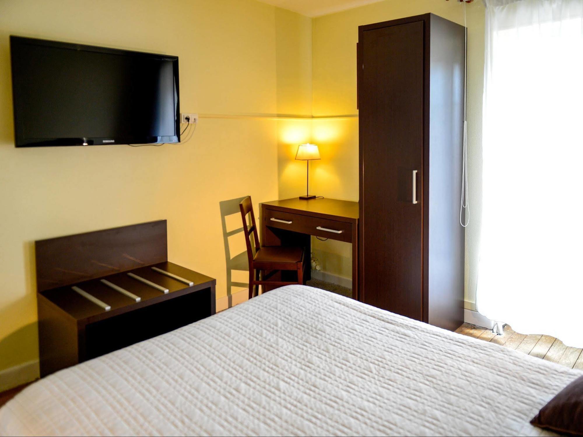 Logis Hotel Restaurant De La Poste Le Mele-sur-Sarthe Экстерьер фото