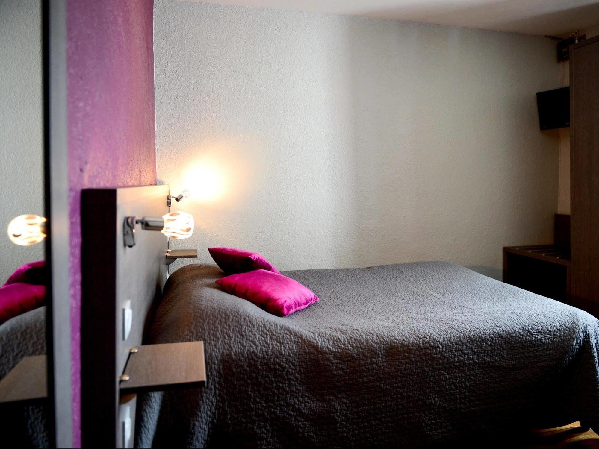 Logis Hotel Restaurant De La Poste Le Mele-sur-Sarthe Экстерьер фото