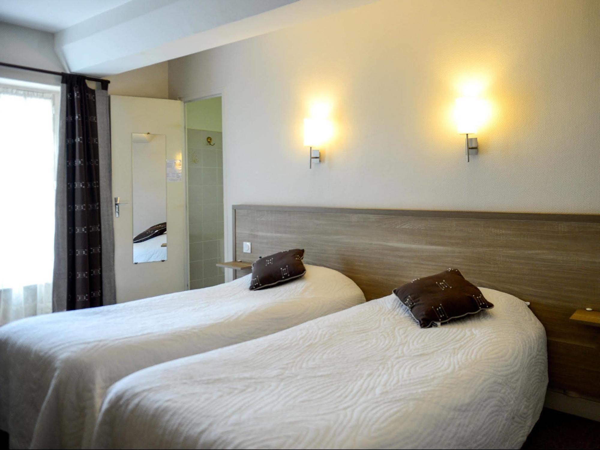 Logis Hotel Restaurant De La Poste Le Mele-sur-Sarthe Экстерьер фото